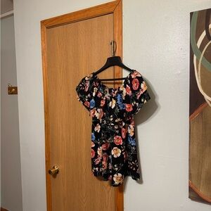 Cupio Medium Multi-Color w/Floral Print Off-the-Shoulder Blouse - EUC